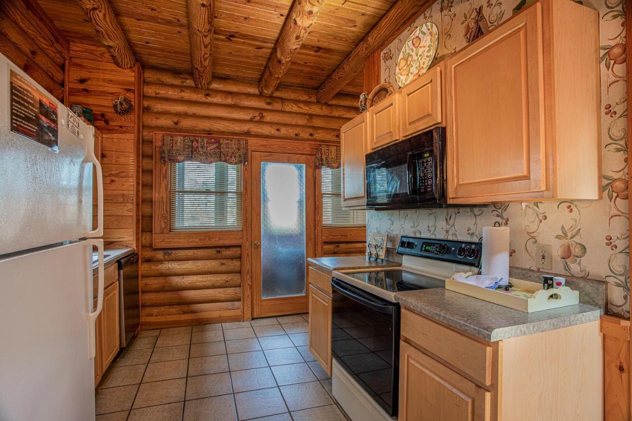 Great Wolf Cabin In Pigeon Forge! Βίλα Εξωτερικό φωτογραφία