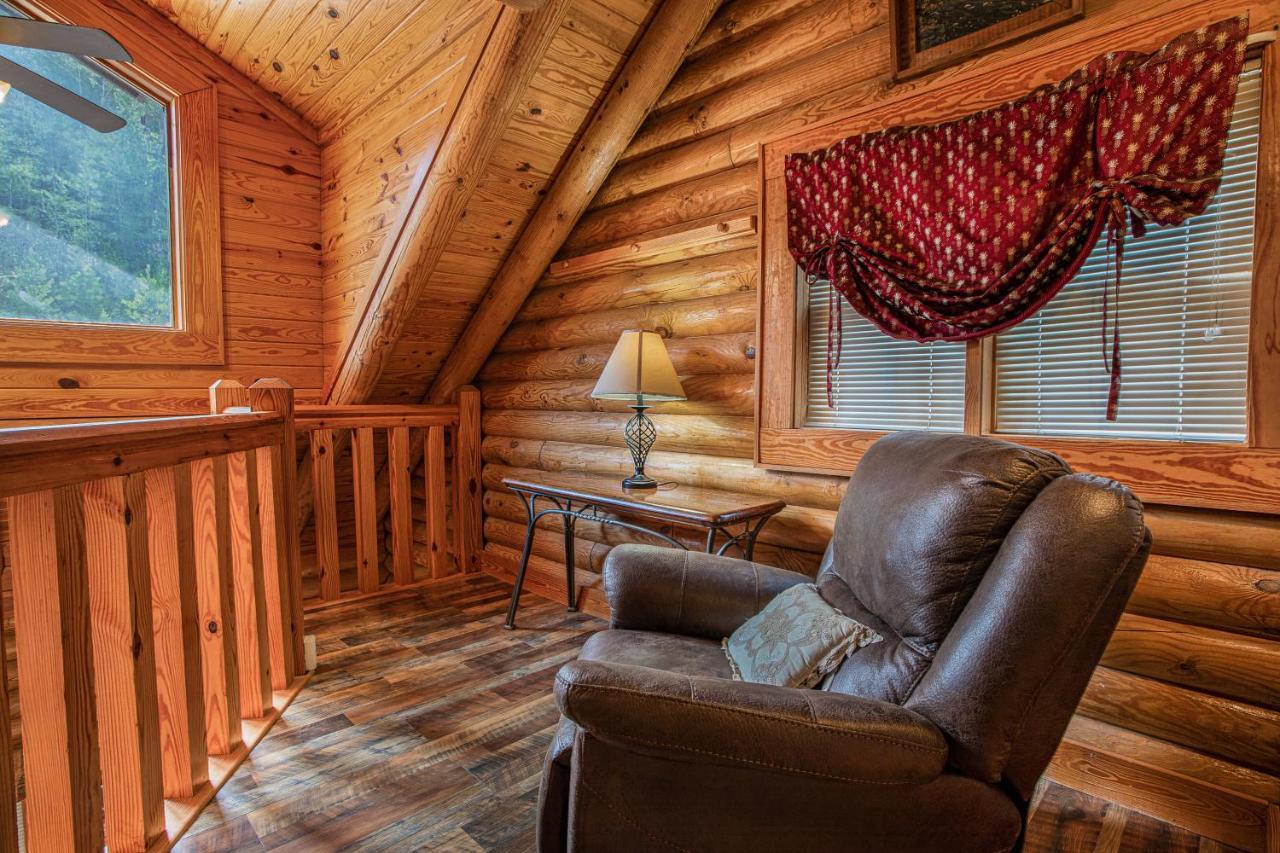 Great Wolf Cabin In Pigeon Forge! Βίλα Εξωτερικό φωτογραφία