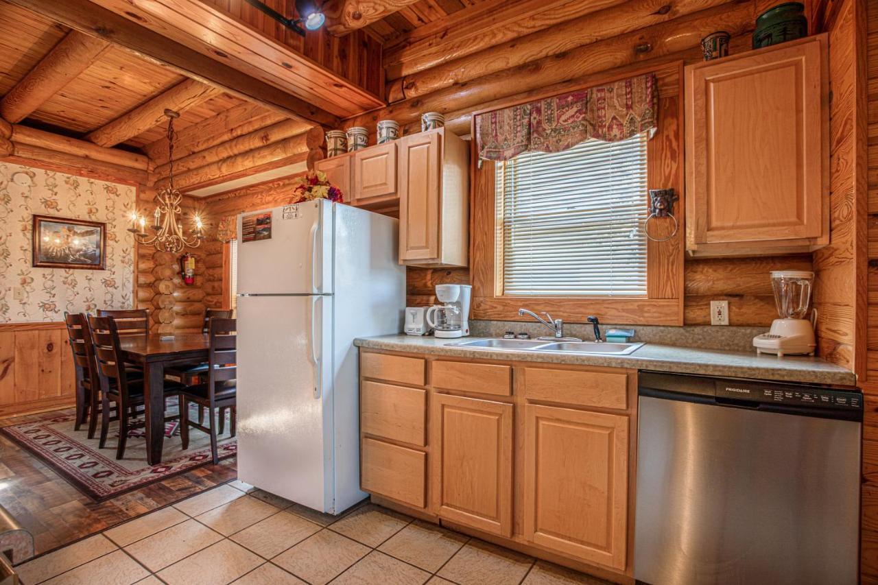 Great Wolf Cabin In Pigeon Forge! Βίλα Εξωτερικό φωτογραφία