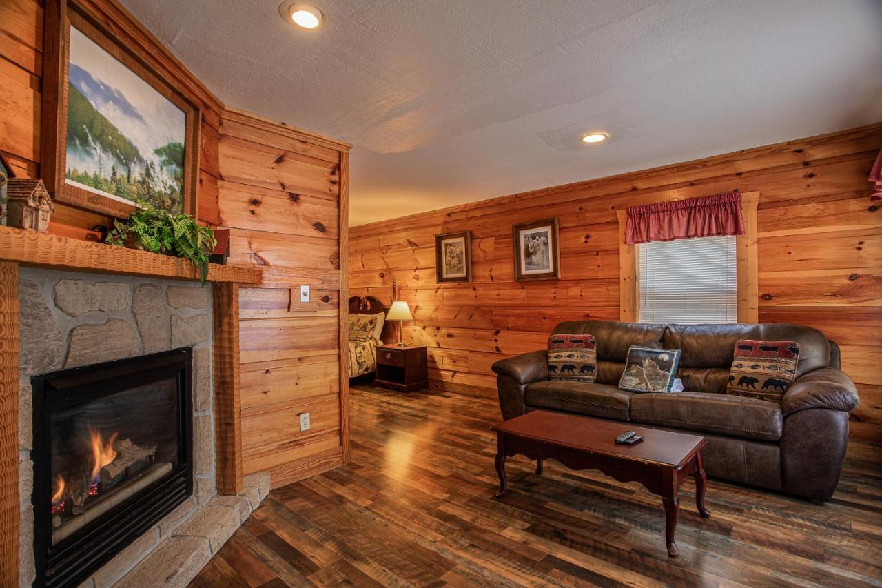 Great Wolf Cabin In Pigeon Forge! Βίλα Εξωτερικό φωτογραφία